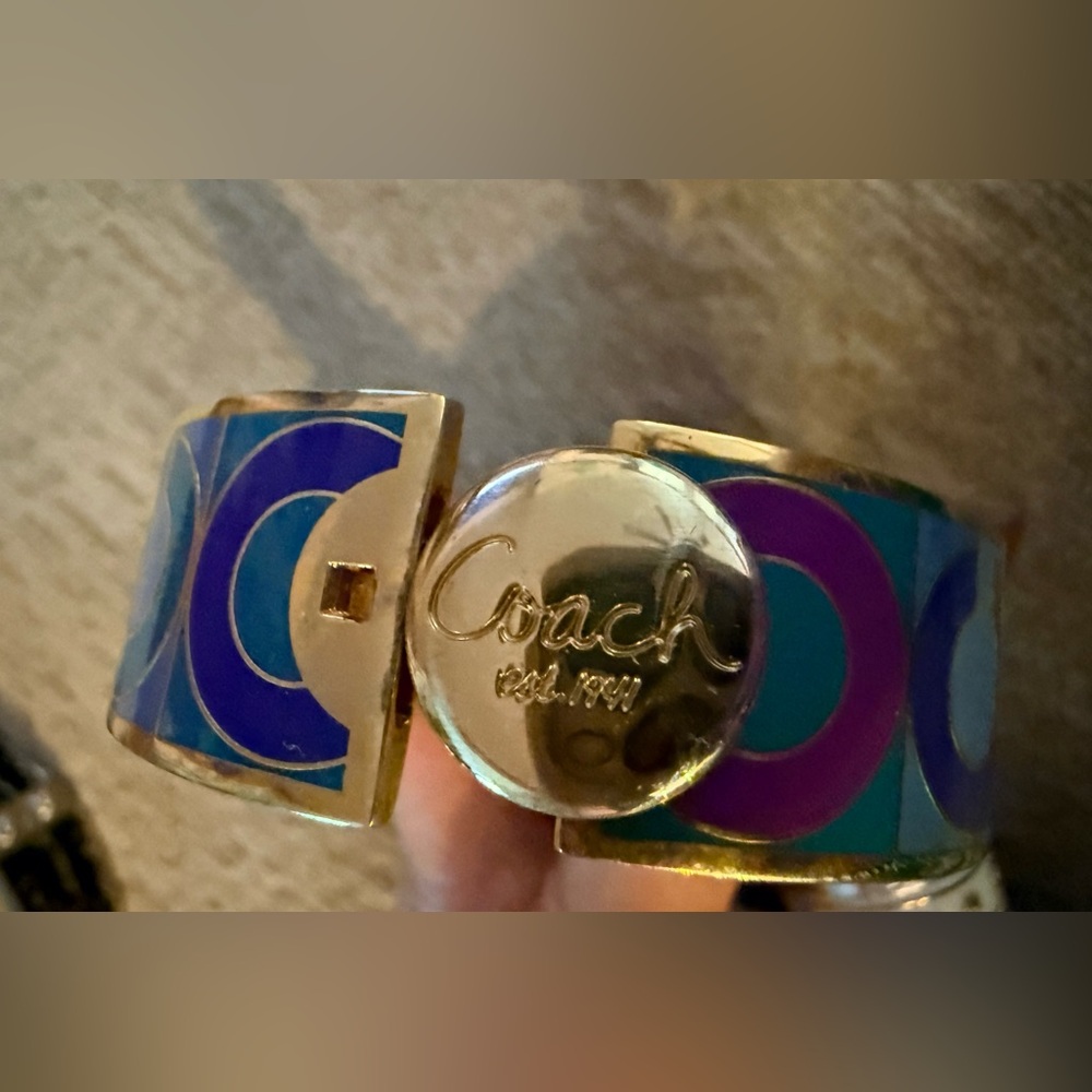 RARE VINTAGE COACH ENAMEL SIGNATURE CC LOGO HINGED BANGLE - Picture 10 of 11